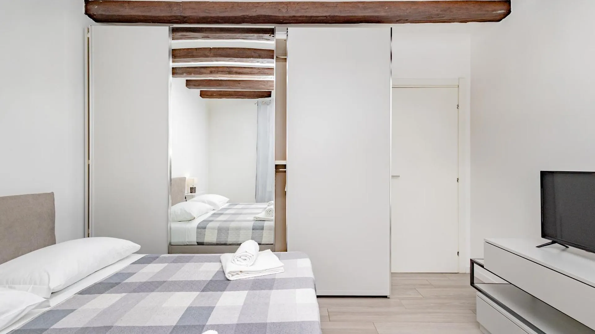 T21 Home Bergamo 0*,  Italy